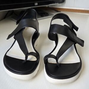 Franco Sarto Black and White Wedge Platform Toe-Ring Sandals